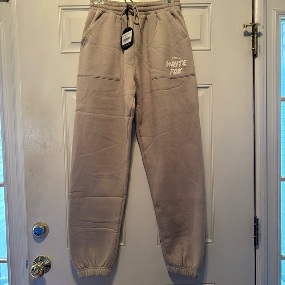NWT White Fox Boutique Offstage Sweatpants in Moon - Picture 3 of 5